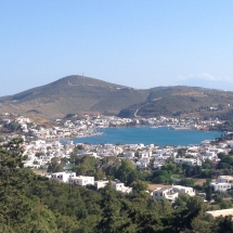 atilla_nilgun_magradan_skala_patmos_gorunumu_Bucht